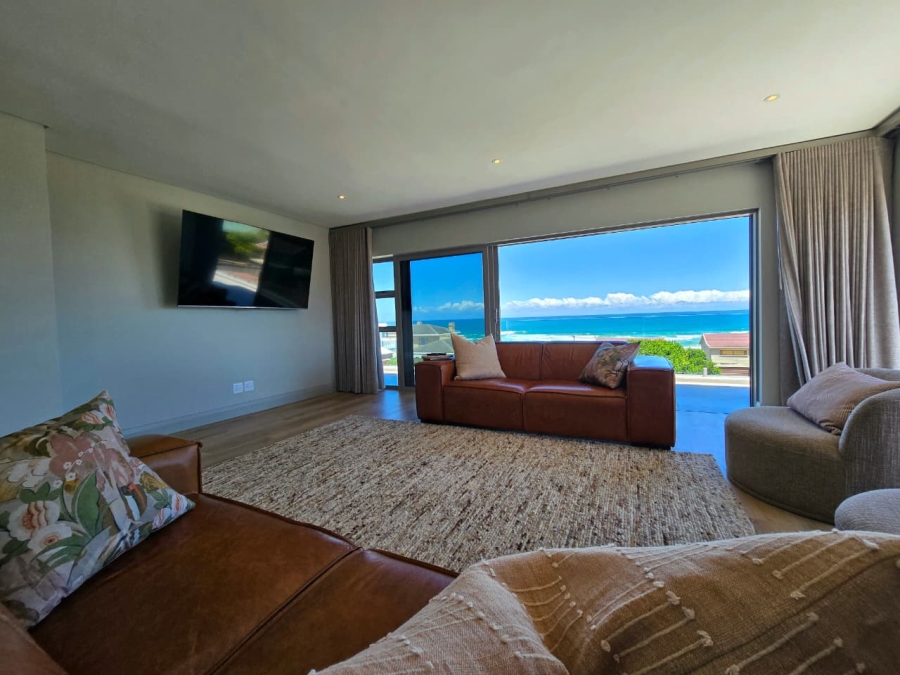 4 Bedroom Property for Sale in Outeniqua Strand Western Cape